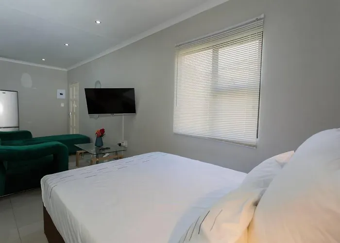 Johanesbg-Little Haven-3Min To N1-20/Mbs Wifi