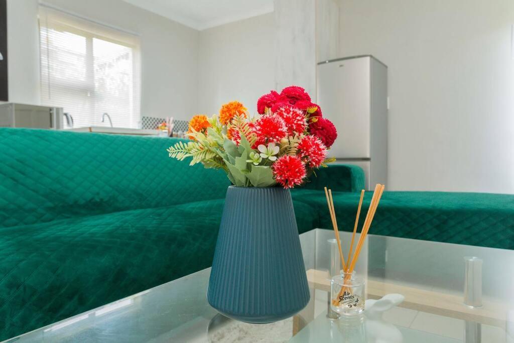 Johanesbg-little Haven-3min To N1-20/mbs Wifi Apartment *