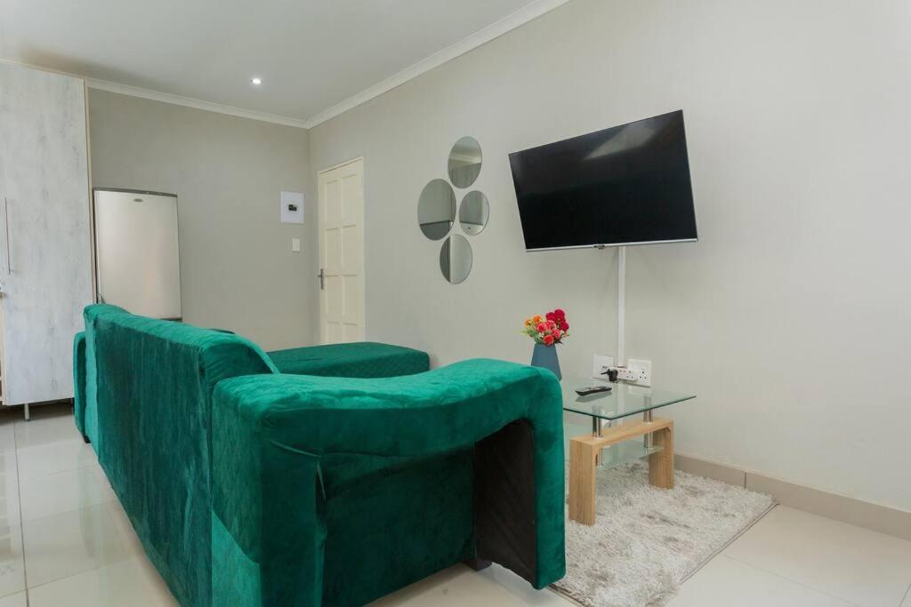 Johanesbg-little Haven-3min To N1-20/mbs Wifi * Johannesburg
