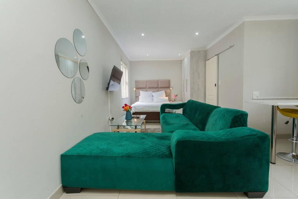 Johanesbg-little Haven-3min To N1-20/mbs Wifi Apartment