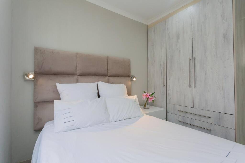 Johanesbg-little Haven-3min To N1-20/mbs Wifi Johannesburg
