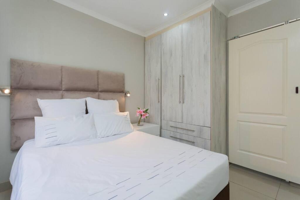 Apartment Johanesbg-little Haven-3min To N1-20/mbs Wifi *